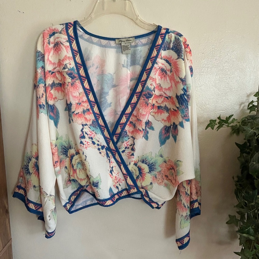 Flying Tomato Floral Wrap Top Womens Large Ivory Pink Blue Excellent Boho Gypsy